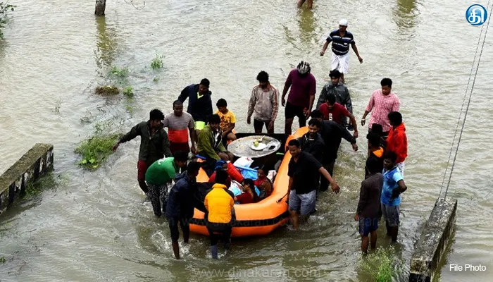 சென்னையில் வடகிழக்கு பருவமழையின்போது வெள்ளம் ஏற்பட்டால் மீட்பு பணிகளில் ஈடுபட 10,000 பேருக்கு பயிற்சி