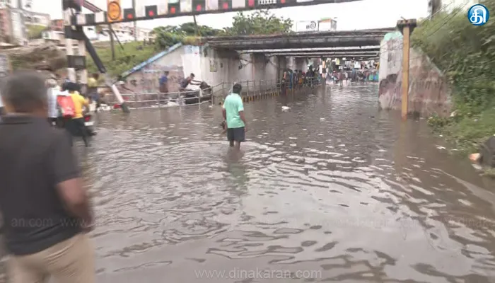 சென்னையில் மிரட்டிய மழை.. முழுவீச்சில் மீட்பு பணிகளில் ஈடுபட்டு வரும் மாநகராட்சி ஊழியர்கள்!!