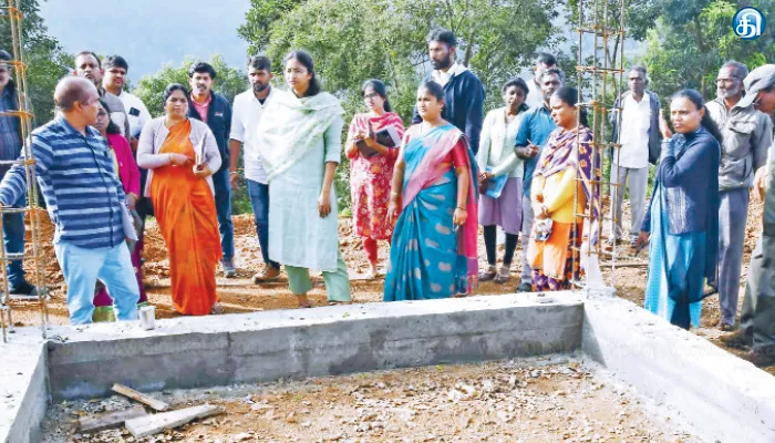 பழங்குடியினர் கிராமங்களில் ரூ.1.8 கோடியில் கட்டப்பட்டு வரும் குடியிருப்புகளை கலெக்டர் ஆய்வு