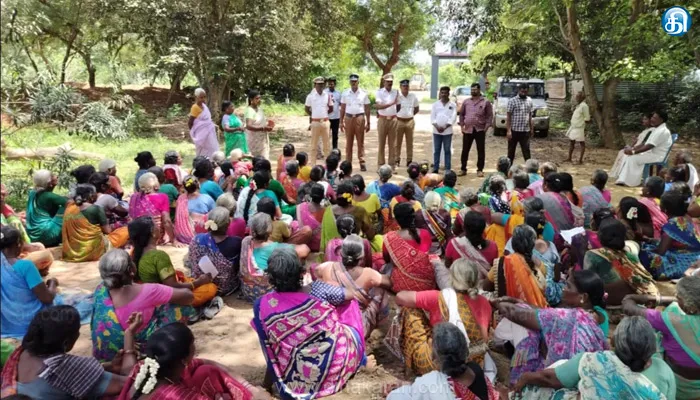 செங்கல்பட்டில் சாலை பாதுகாப்பு குறித்து காவல்துறையினர் விழிப்புணர்வு: இலவசமாக லைசன்ஸ் எடுத்து தருவதாக உறுதி!