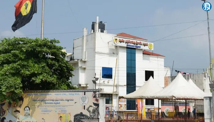 மழையால் பாதிக்கப்பட்டு உதவி வேண்டுபவர்கள் தேமுதிக அலுவலகத்தை தங்கவும், உணவு அருந்தவும் பயன்படுத்தி கொள்ளலாம் என அறிவிப்பு