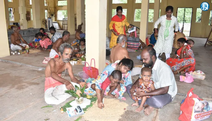 விஜயதசமியையொட்டி திருவந்திபுரம் ஹயக்கிரீவர் கோயிலில் ஏடு படிக்கும் நிகழ்ச்சி