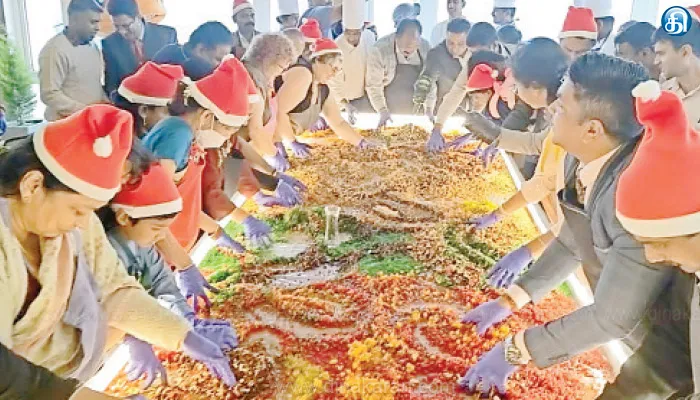 கிறிஸ்துமஸ் முன்னிட்டு ஊட்டியில் ‘கேக் மிக்சிங் திருவிழா’ துவக்கம்