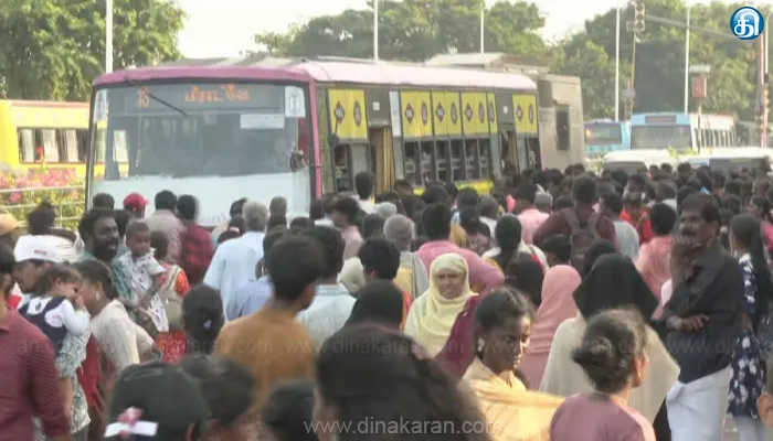 மெரினா கடற்கரை சாலையில் போக்குவரத்து மெல்ல மெல்ல சீரடைகிறது