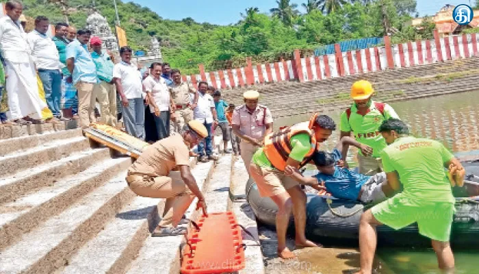 வடகிழக்கு பருவ மழையை எதிர்கொள்ளும் வகையில் வெள்ள மீட்பு பாதுகாப்பு முன்னெச்சரிக்கை ஒத்திகை