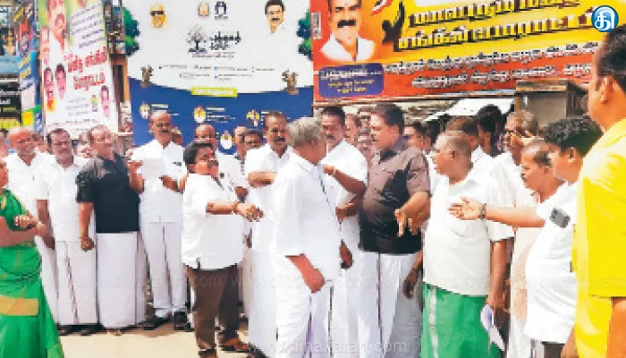 மனித சங்கிலி போராட்டத்தில் மோதல் அதிமுக நிர்வாகிகள் ஆபாச அர்ச்சனை: பெண்கள் காதை மூடி ஓட்டம்