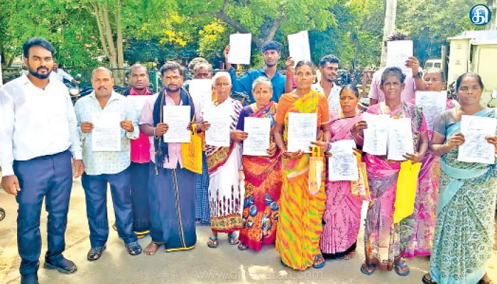 தம்மனூர் நத்தம் புறம்போக்கு பகுதியில் 25 ஆண்டுகளாக வசிப்போருக்கு வீட்டுமனை பட்டா வழங்க வேண்டும்: கலெக்டரிடம் கிராம மக்கள் கோரிக்கை
