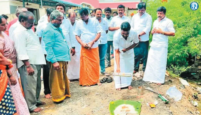 ரத்தினமங்கலத்தில் ரூ.13 லட்சத்தில் சாலை அமைக்க அடிக்கல்