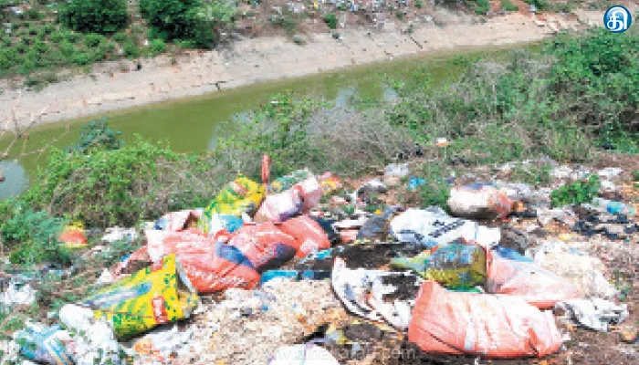 கிருஷ்ணா கால்வாயில் கொட்டப்படும் இறைச்சி கழிவு