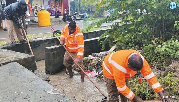 திருவொற்றியூர் பகுதியில் மழைநீர் கால்வாய் சீரமைப்பு