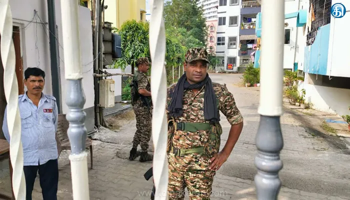 சட்டப் பேரவை தேர்தலுக்கு சில நாட்களே உள்ள நிலையில் ஜார்கண்ட் முதல்வரின் தனி செயலாளர் வீட்டில் ரெய்டு