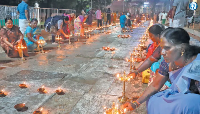 ஸ்ரீரங்கம் காட்டழகிய சிங்கர் கோயிலில் சகஸ்ரதீப வழிபாடு