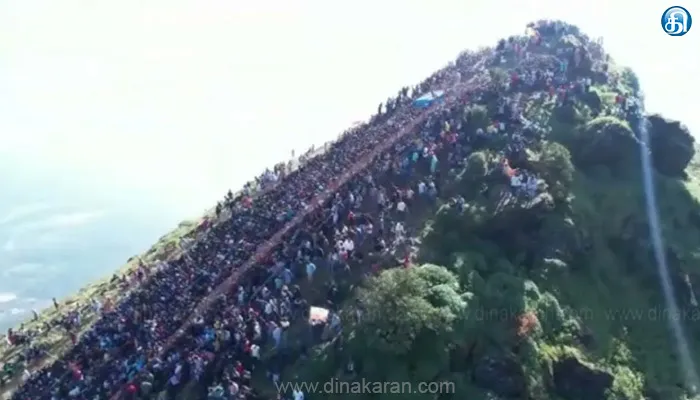 கர்நாடகா மலைக் கோயிலில் தவறி விழுந்து 12 பேர் காயம்..!!
