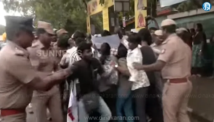 சென்னை கோடம்பாக்கத்தில் உள்ள மீனாட்சி கல்லூரியை கண்டித்து இந்திய மாணவர் சங்கத்தினர் போராட்டம்..!!