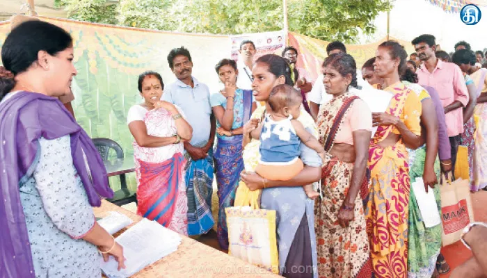 பழங்குடியினர் மக்களுக்கு அடையாள அட்டை: காஞ்சி கலெக்டர் வழங்கினார்