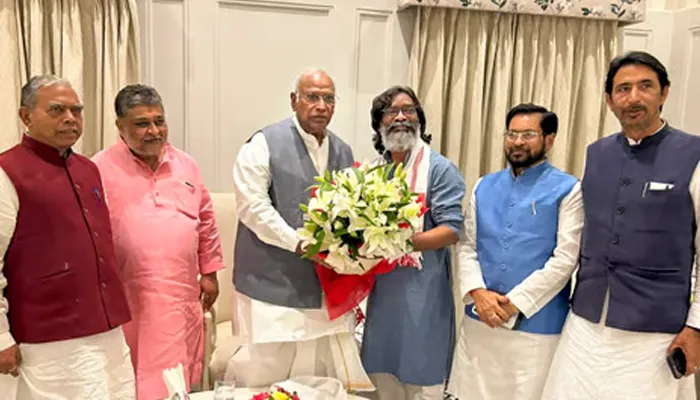 ஜார்க்கண்ட் தேர்தல் அறிக்கை 10 லட்சம் பேருக்கு அரசு வேலை: இந்தியா கூட்டணி வாக்குறுதி