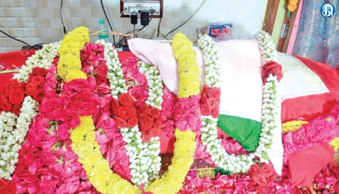 சந்தன கூடு விழாவை முன்னிட்டு நாகூர் தர்கா பெரிய மினராவில் ஏற்றப்படும் சிங்கப்பூர் கொடி: 400 ஆண்டாக பெருமை சேர்ப்பு