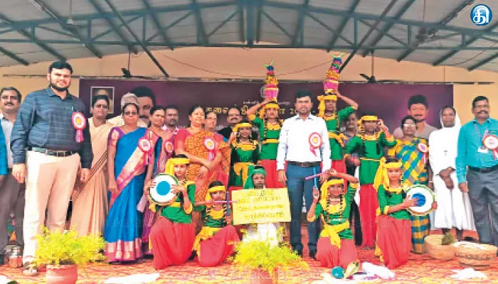 செங்கல்பட்டில் நடந்த கலைத்திருவிழாவில் மாணவிகள் அசத்தல்: எம்எல்ஏ, கலெக்டர் பங்கேற்பு