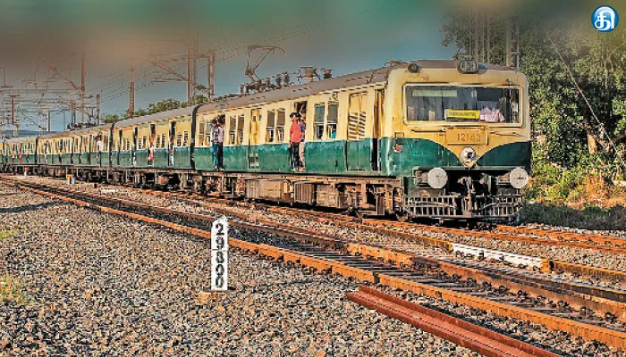 சென்னை-கும்மிடிப்பூண்டி இடையே 3வது மற்றும் 4வது ரயில் பாதைக்கான இட ஆய்வு முடிந்தும் பணிகள் தாமதம்: வாரியத்தின் ஒப்புதலுக்கு காத்திருப்பதாக அதிகாரி தகவல்