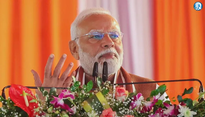 காஷ்மீருக்கு தனி அரசியல் சாசனத்தை உருவாக்க காங். முயற்சி: பிரதமர் மோடி குற்றச்சாட்டு