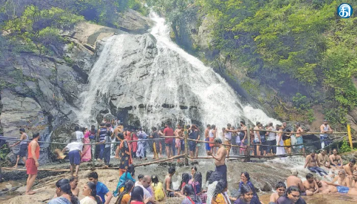 தொடர் விடுமுறை 4 நாட்களில் ஆழியார், கவியருவிக்கு 35,000 பேர் வருகை