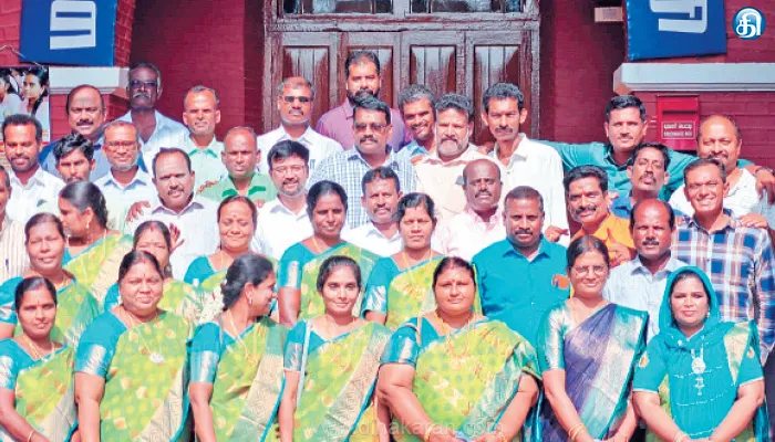 புதுக்கோட்டையில் 26 ஆண்டுகளுக்கு பின் அரசு கல்லூரி முன்னாள் மாணவர்கள் நெகிழ்ச்சி சந்திப்பு