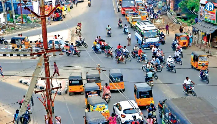 சாலை விபத்துகளை தவிர்க்க மூன்று சாலை சந்திக்கும் திருவள்ளூர் – காக்களூர் பைபாஸ் சிக்னலில் ரவுண்டானா அமைக்க வேண்டும்: பொதுமக்கள் கோரிக்கை