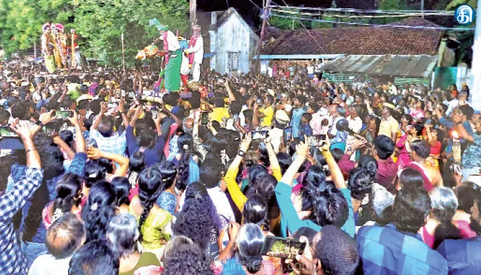 சிக்கல் சிங்கார வேலவர் கோயிலில் சூரசம்ஹாரம்