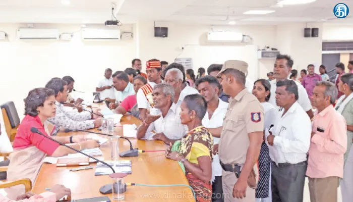 சொத்துக்களை விற்று தொழில் தொடங்கி கொடுத்த ஓய்வு பெற்ற தலைமை ஆசிரியரை வீட்டை விட்டு விரட்டிய மகன்கள்