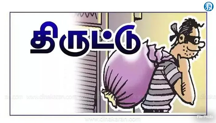 சாவியை கதவுக்கு அருகிலேயே வைத்ததால் அரசு பஸ் டிரைவர் வீட்டில் 12 சவரன் திருட்டு