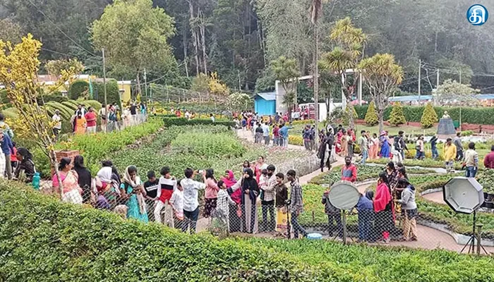 தீபாவளி பண்டிகை தொடர் விடுமுறை ஊட்டி- கொடைக்கானலில் குவிந்த சுற்றுலா பயணிகள்