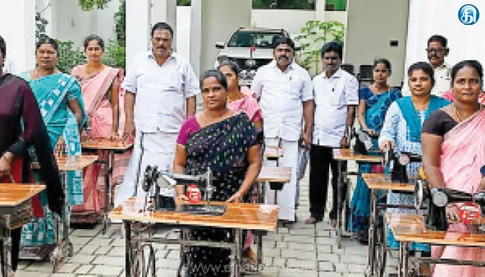 பெண்களுக்கு தையல் இயந்திரம்: எம்எல்ஏ வழங்கினார்