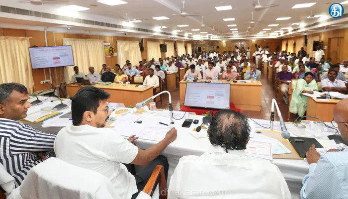 விழுப்புரத்தில் அடுத்தடுத்து ஆய்வு; அதிகாரிகளுக்கு துணை முதல்வர் டோஸ்: பள்ளியில் உணவு சரியில்லாததால் ஒப்பந்ததாரர் அதிரடி நீக்கம்
