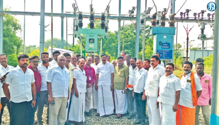 கும்மிடிப்பூண்டி சிப்காட்டில் சுண்ணாம்புக்குளம் பகுதிக்கு தனி மின்மாற்றி: எம்எல்ஏ துவக்கி வைத்தார்