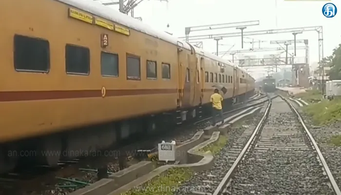 சென்னையில் புறநகர் ரயில் சேவை பாதிப்பு