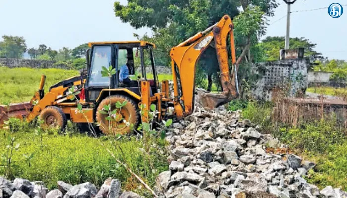 ஆக்கிரமிப்பின் பிடியில் இருந்து ரூ.50 லட்சம் மதிப்புள்ள அரசு நிலம் மீட்பு: வருவாய்த்துறையினர் நடவடிக்கை