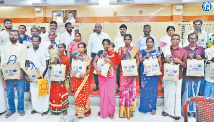 திருவண்ணாமலையில் குறைதீர்வு கூட்டம் பழங்குடியின விவசாயிகளுக்கு சிறுதானிய விதை தொகுப்பு