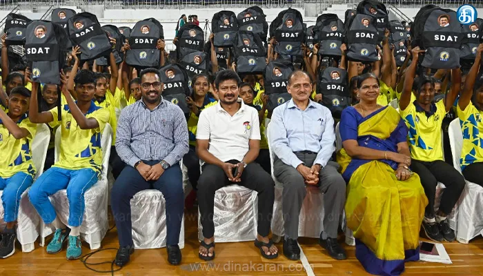 விளையாட்டு மேம்பாட்டு ஆணைய விடுதிகளில் தங்கி பயிலும் வீரர், வீராங்கனைகளுக்கு “சாம்பியன்ஸ் கிட்” தொகுப்பினை வழங்கினார் துணை முதலமைச்சர்