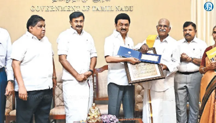 பேராசிரியர் மா.செல்வராசனுக்கு கலைஞர் செம்மொழி தமிழ் விருது: முதல்வர் மு.க.ஸ்டாலின் வழங்கினார்