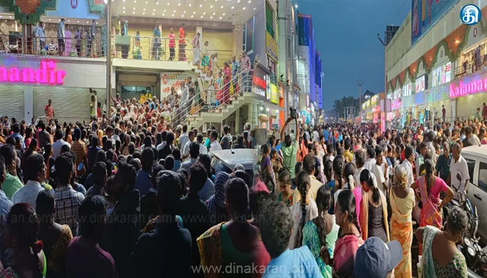 ஈரோடு ஜவுளிக் கடைகளில் தீபாவளிக்கு மறுநாளான இன்று சலுகை அறிவிப்பு