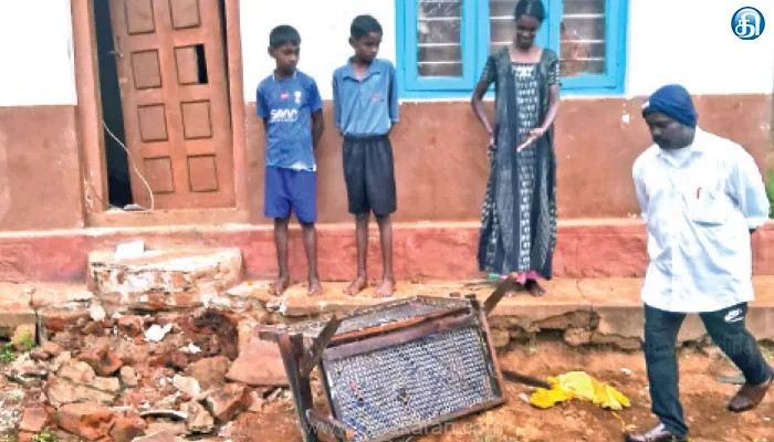பந்தலூர் அருகே பரபரப்பு குட்டி யானை வீட்டை உடைத்து புகுந்ததால் தொழிலாளி கூரை வழியாக தப்பி ஓட்டம்