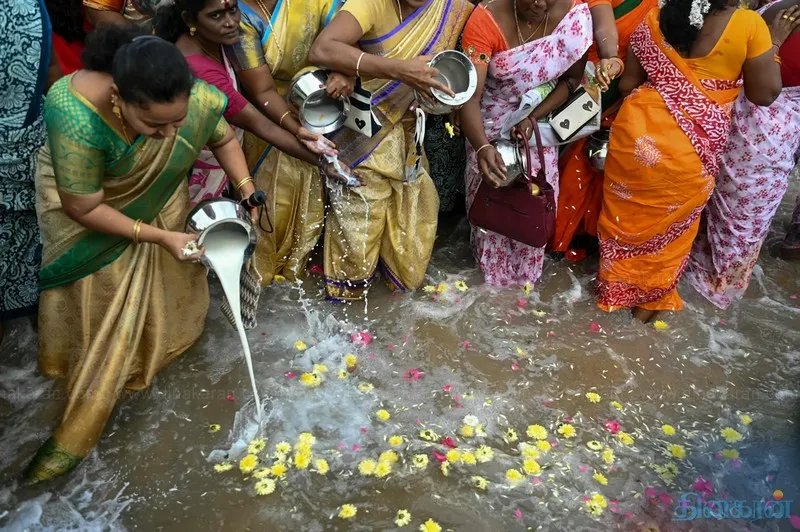 20ம் ஆண்டு நினைவு தினம் : சுனாமியால் உயிரிழந்தவர்களுக்கு மக்கள் அஞ்சலி!!