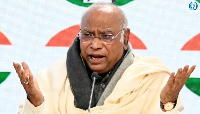 பாஜ அரசுகளின் ஆட்சியில் மனுஸ்மிருதியால் ஏழைகள் தலித்கள் துயரப்படுகின்றனர்: கார்கே சாடல்