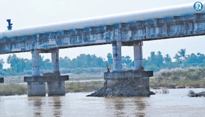 தென்பெண்ணை ஆற்றில் ஏற்பட்ட காட்டாற்று வெள்ளத்தால் வீராணம் கூட்டு குடிநீர் குழாய் தூண்கள் வலுவிழந்தது?.. வல்லுனர்கள் குழு ஆய்வு செய்ய வலியுறுத்தல்