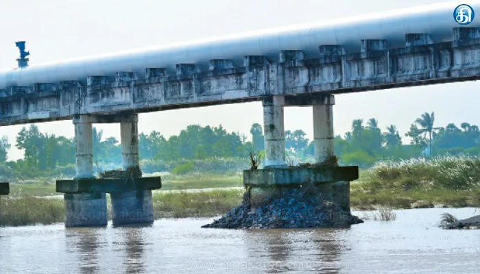 தென்பெண்ணை ஆற்றில் ஏற்பட்ட காட்டாற்று வெள்ளத்தால் வீராணம் கூட்டு குடிநீர் குழாய் தூண்கள் வலுவிழந்தது..? வல்லுனர்கள் குழு ஆய்வு செய்ய வலியுறுத்தல்