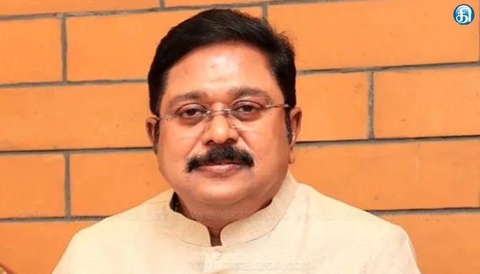 ஜெயலலிதாவின் இருக்கையில் அமர்வதால் தன்னை வேறு மாதிரி ஒப்பிட்டு வேறு உலகில் எடப்பாடி வாழ்கிறார்: டிடிவி தினகரன்