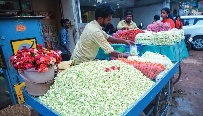 ஆங்கில புத்தாண்டை முன்னிட்டு பூக்களின் விலை கிடு கிடுவென உயர்வு