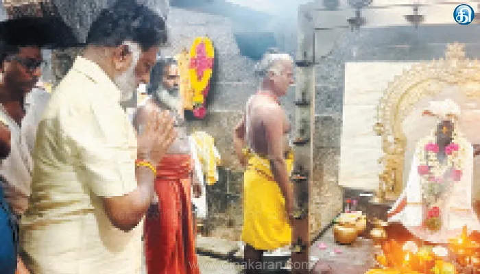 விஸ்வாமித்திரர் கோயிலில் ஓபிஎஸ் தியானம்