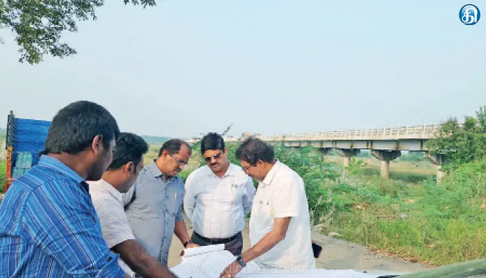 செவிலிமேடு அருகே ரூ.100 கோடியில் நடந்து வரும் பாலாற்று மேம்பால பணியினை கண்காணிப்பு பொறியாளர் ஆய்வு