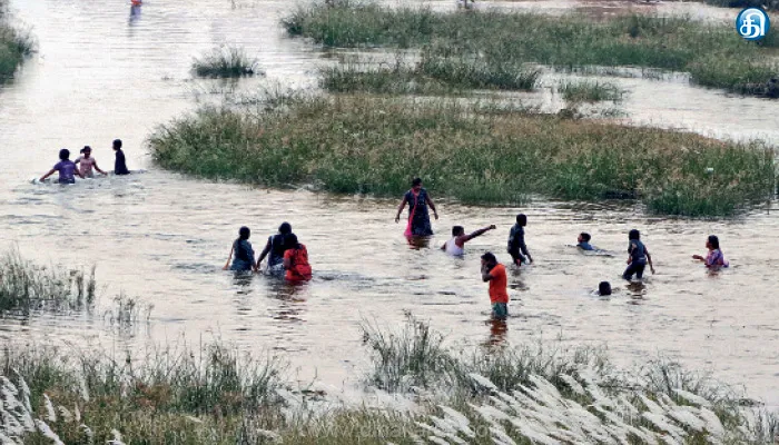 காஞ்சிபுரம் அருகே செவிலிமேடு பாலாற்றில் நீர்வரத்து அதிகரிப்பு: விவசாயிகள் மகிழ்ச்சி; குளித்து மகிழும் குடும்பங்கள்